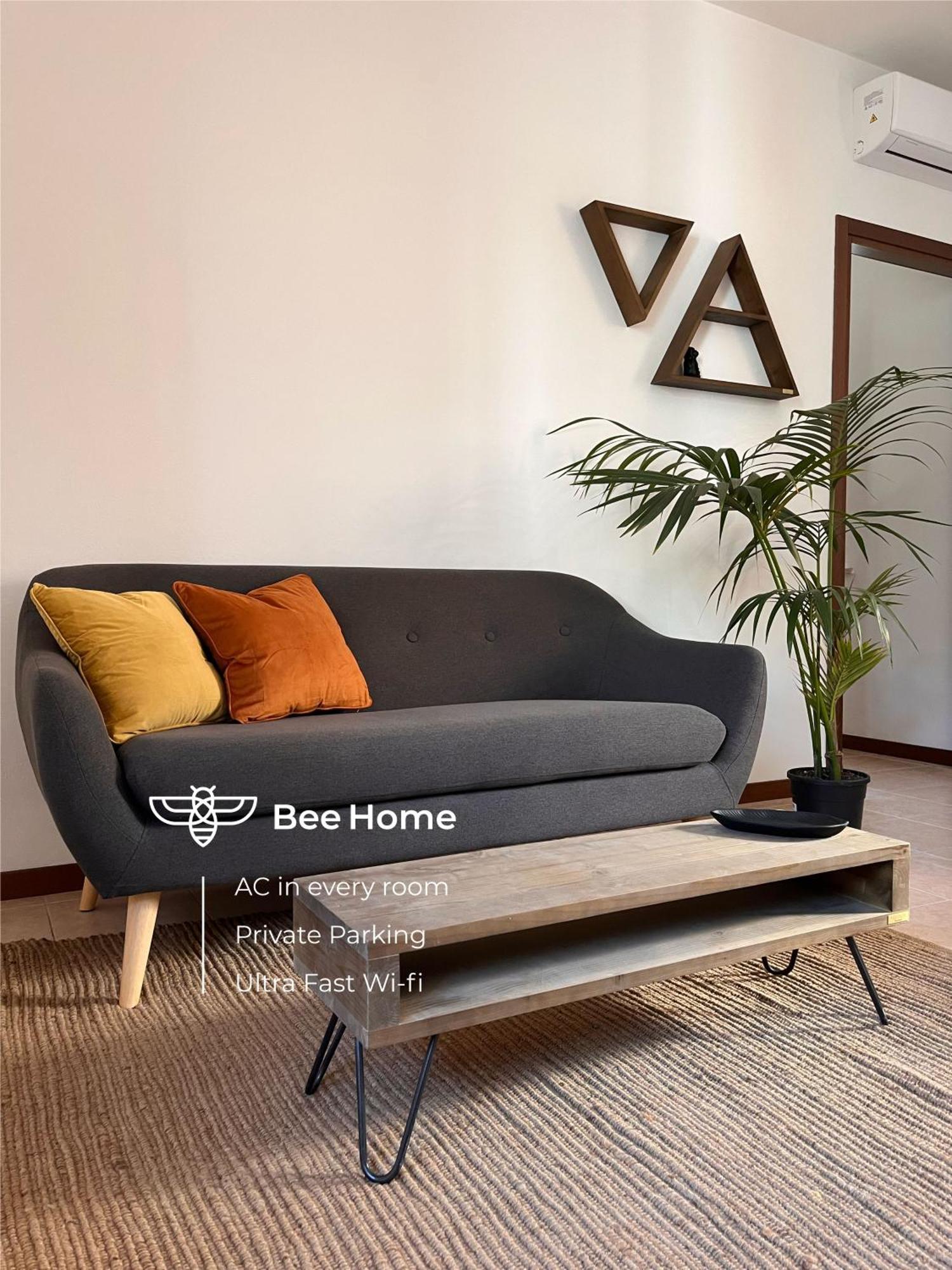 Apartment Bee In *